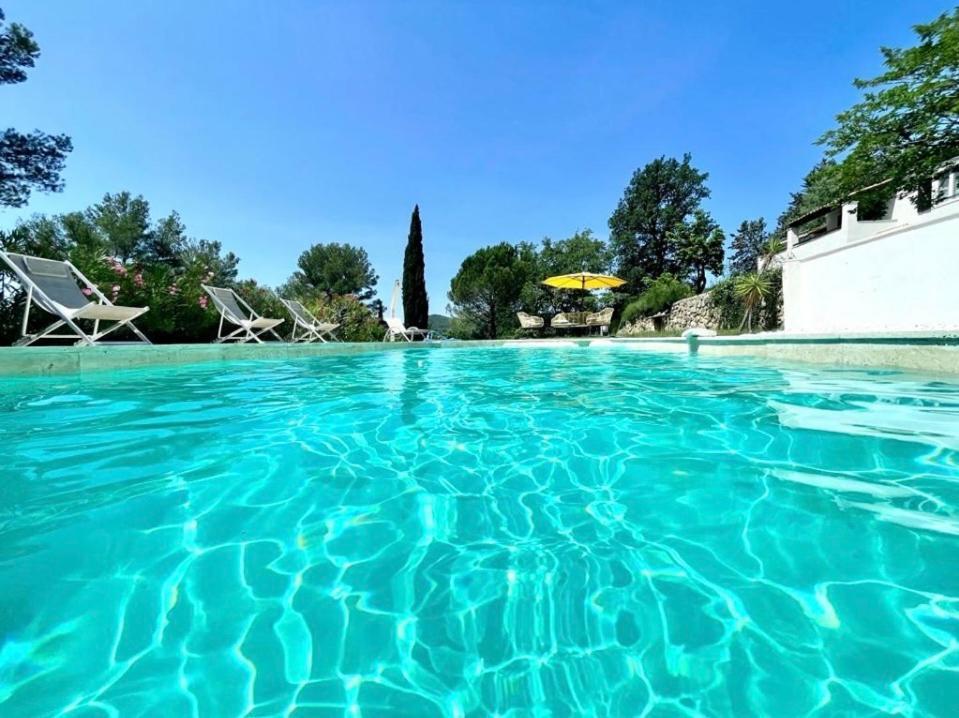 Villa Avec Piscine Au Calme Сейан Екстериор снимка