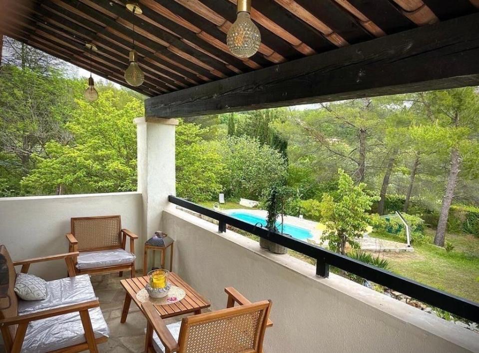 Villa Avec Piscine Au Calme Сейан Екстериор снимка